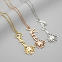 Kişiye Özel Dikey Sade Çiçek Detaylı İsim Kolye