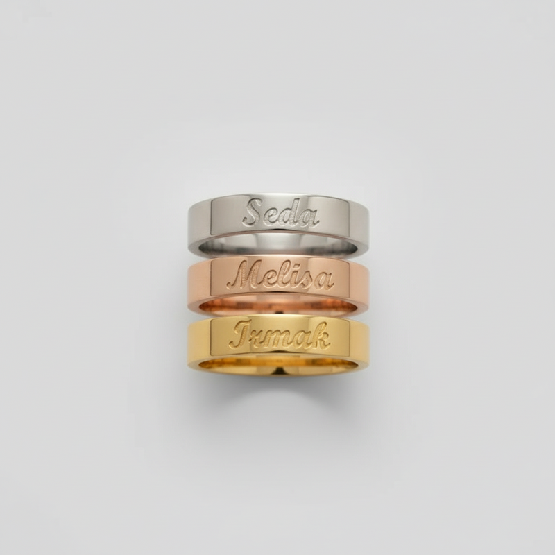 Navan Kalın İsim Yüzüğü • Kişiselleştirilebilir İsim Yüzüğü