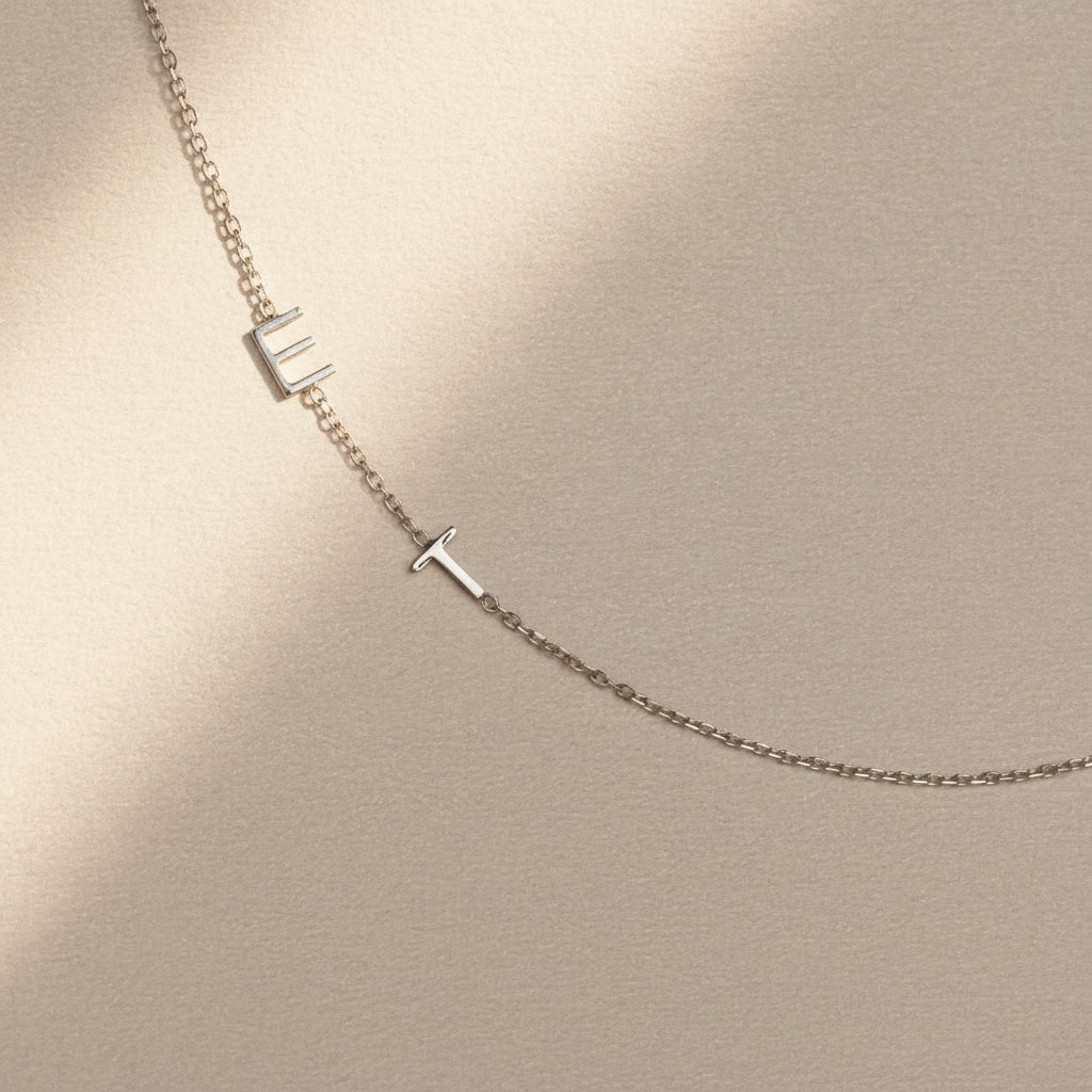 Navan Minimalist Baş Harf Kolye - Kişiye Özel Harfli Kolye Altın, Rose Altın veya Gümüş Kaplama Seçenekleri - Navan