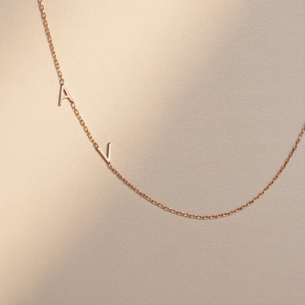 Navan Minimalist Baş Harf Kolye - Kişiye Özel Harfli Kolye Altın, Rose Altın veya Gümüş Kaplama Seçenekleri - Navan