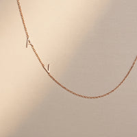 Navan Minimalist Baş Harf Kolye - Kişiye Özel Harfli Kolye Altın, Rose Altın veya Gümüş Kaplama Seçenekleri - Navan