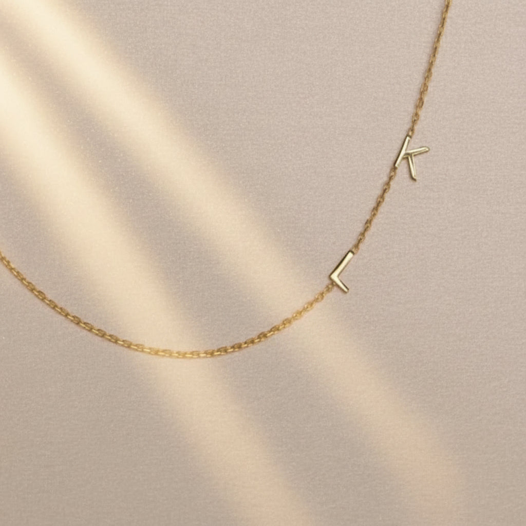 Navan Minimalist Baş Harf Kolye - Kişiye Özel Harfli Kolye Altın, Rose Altın veya Gümüş Kaplama Seçenekleri - Navan