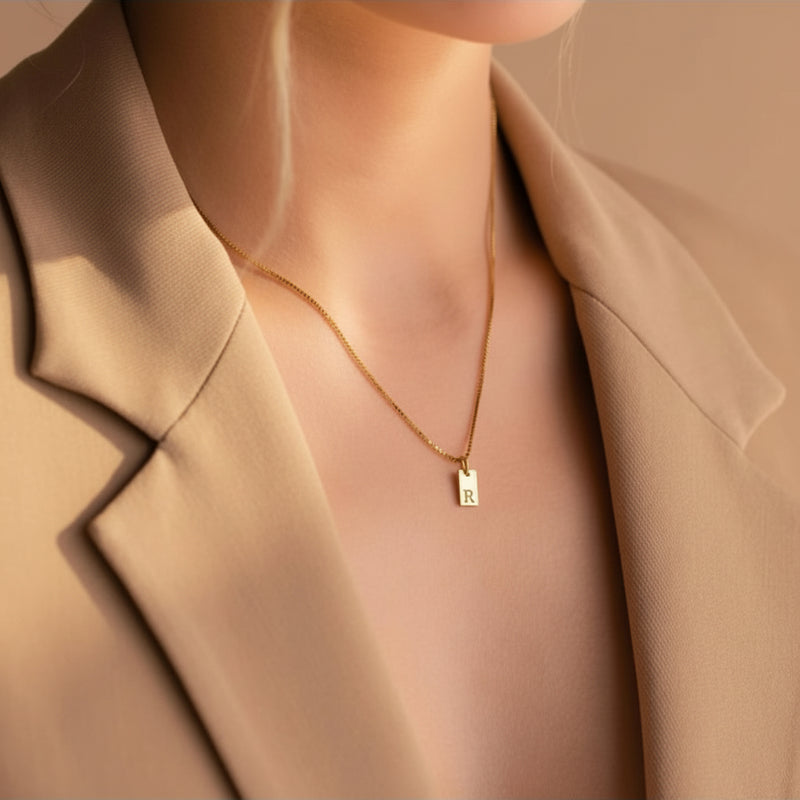 Minimalist Baş Harf Kolyesi