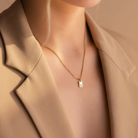 Navan Minimalist Baş Harf Kolye Kişiye Özel Oymalı Harf Kolye Ucu El Yapımı ve Kutulu Hediye - Navan