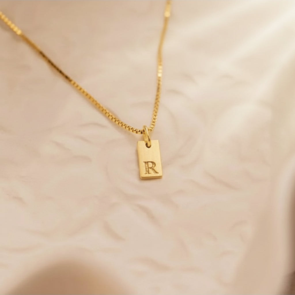 Navan Minimalist Baş Harf Kolye Kişiye Özel Oymalı Harf Kolye Ucu El Yapımı ve Kutulu Hediye - Navan